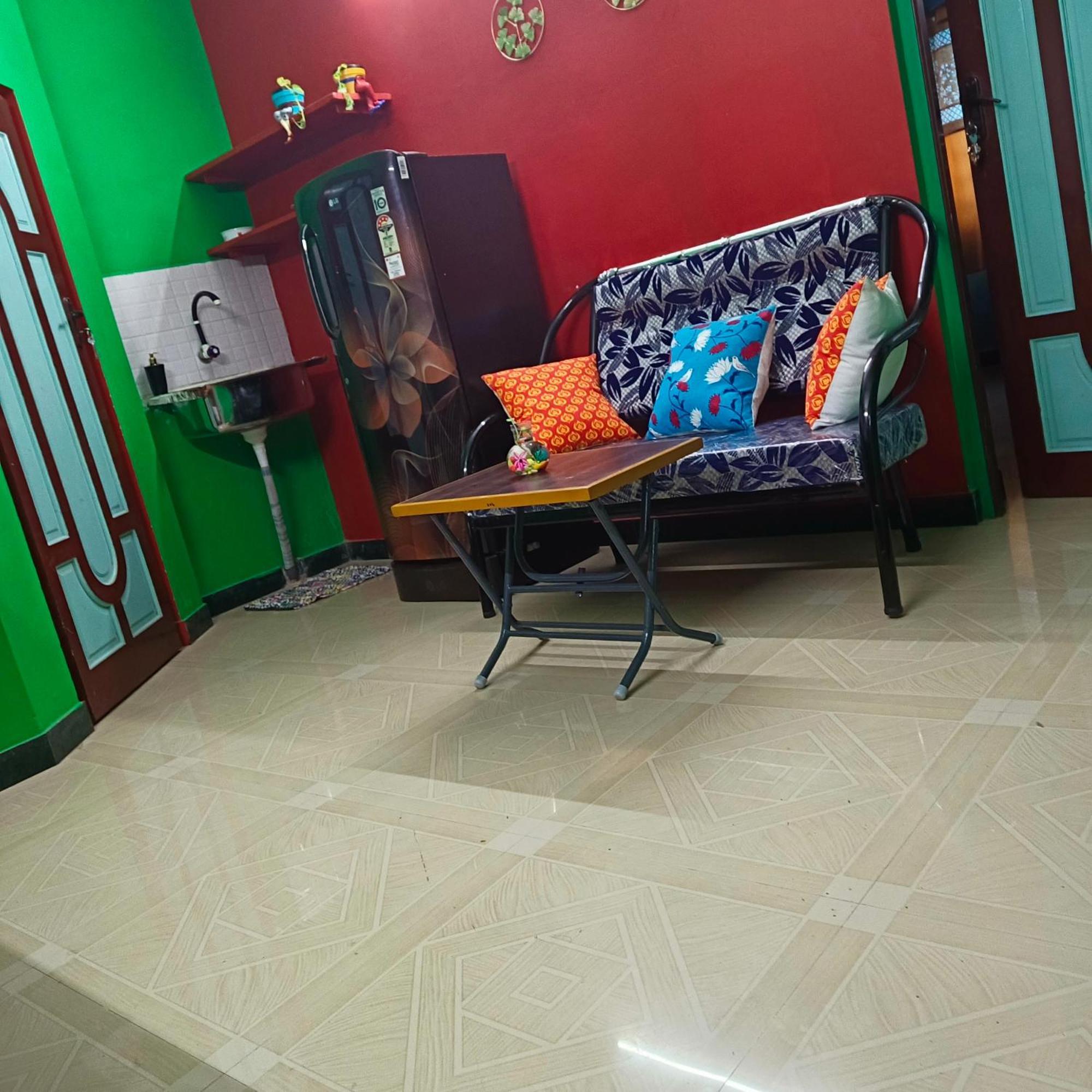 Blue Waves Homestay بونديتْشيري المظهر الخارجي الصورة