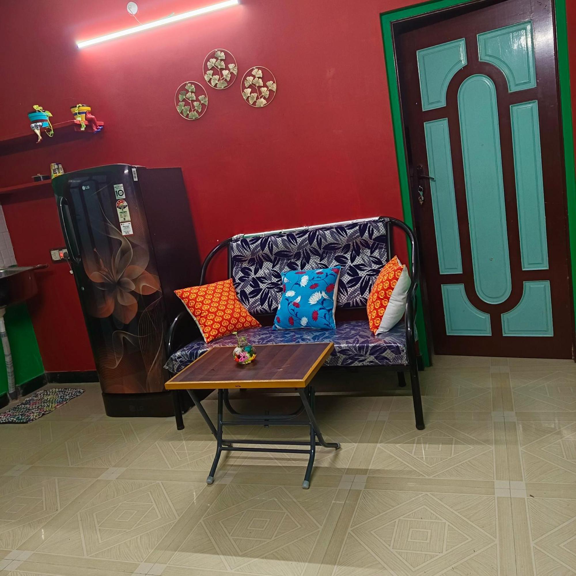 Blue Waves Homestay بونديتْشيري المظهر الخارجي الصورة