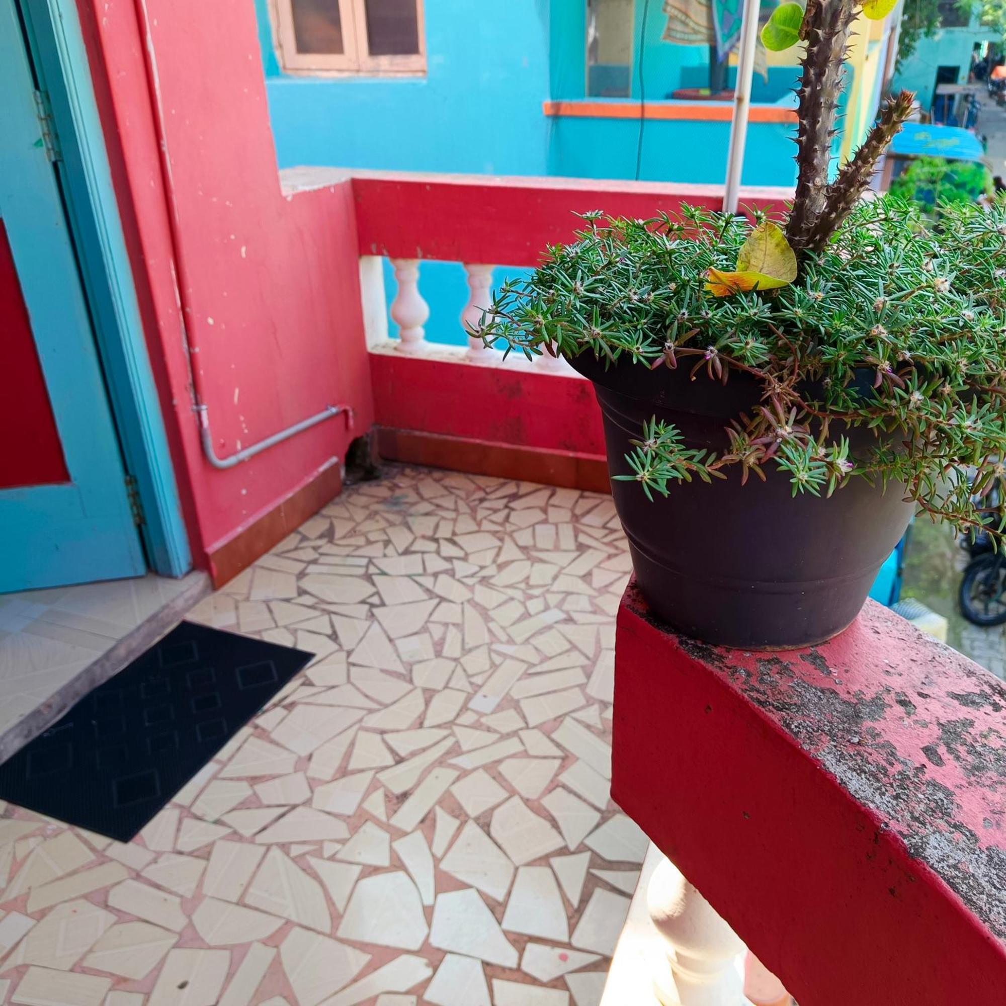 Blue Waves Homestay بونديتْشيري المظهر الخارجي الصورة