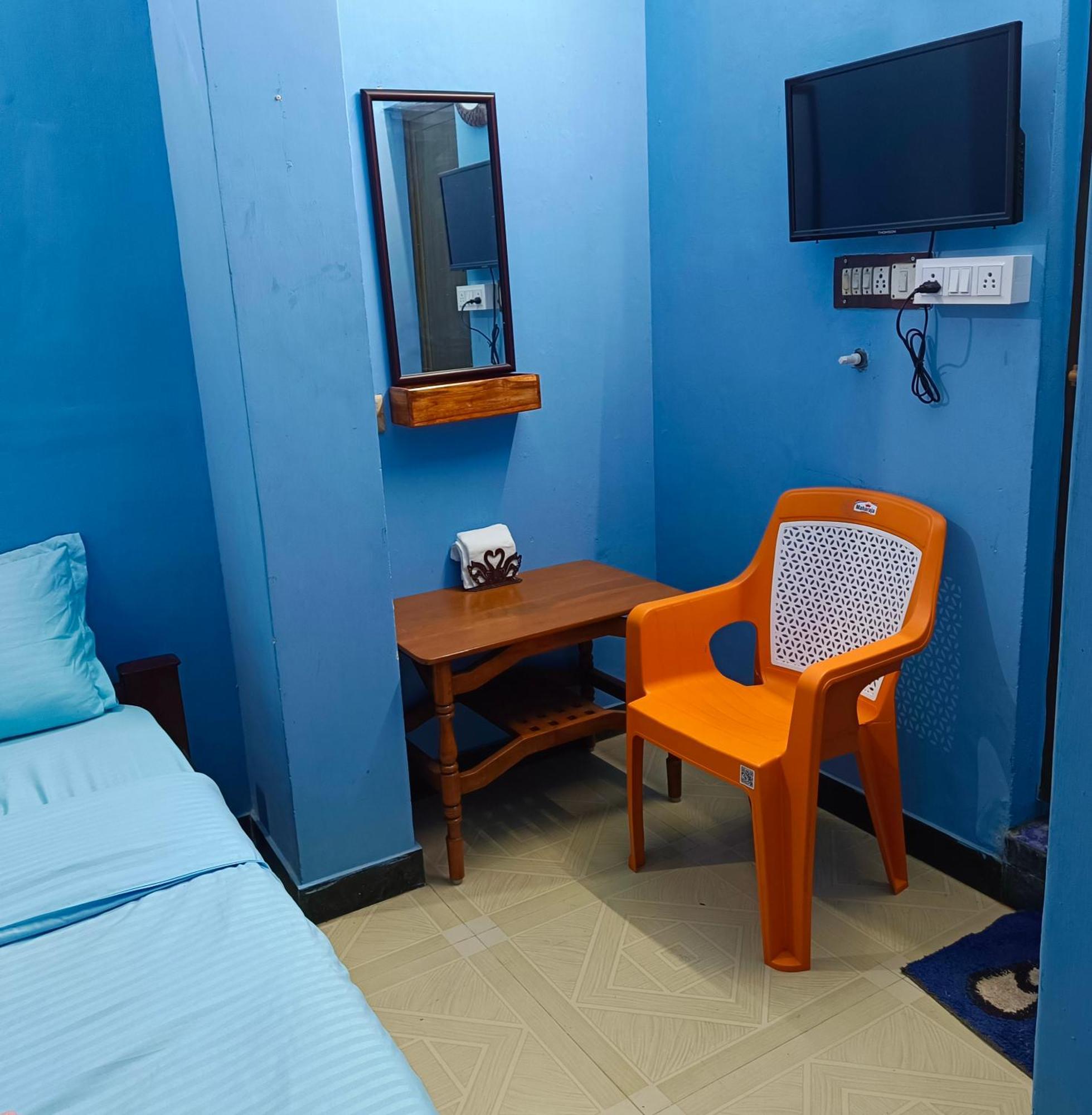 Blue Waves Homestay بونديتْشيري المظهر الخارجي الصورة