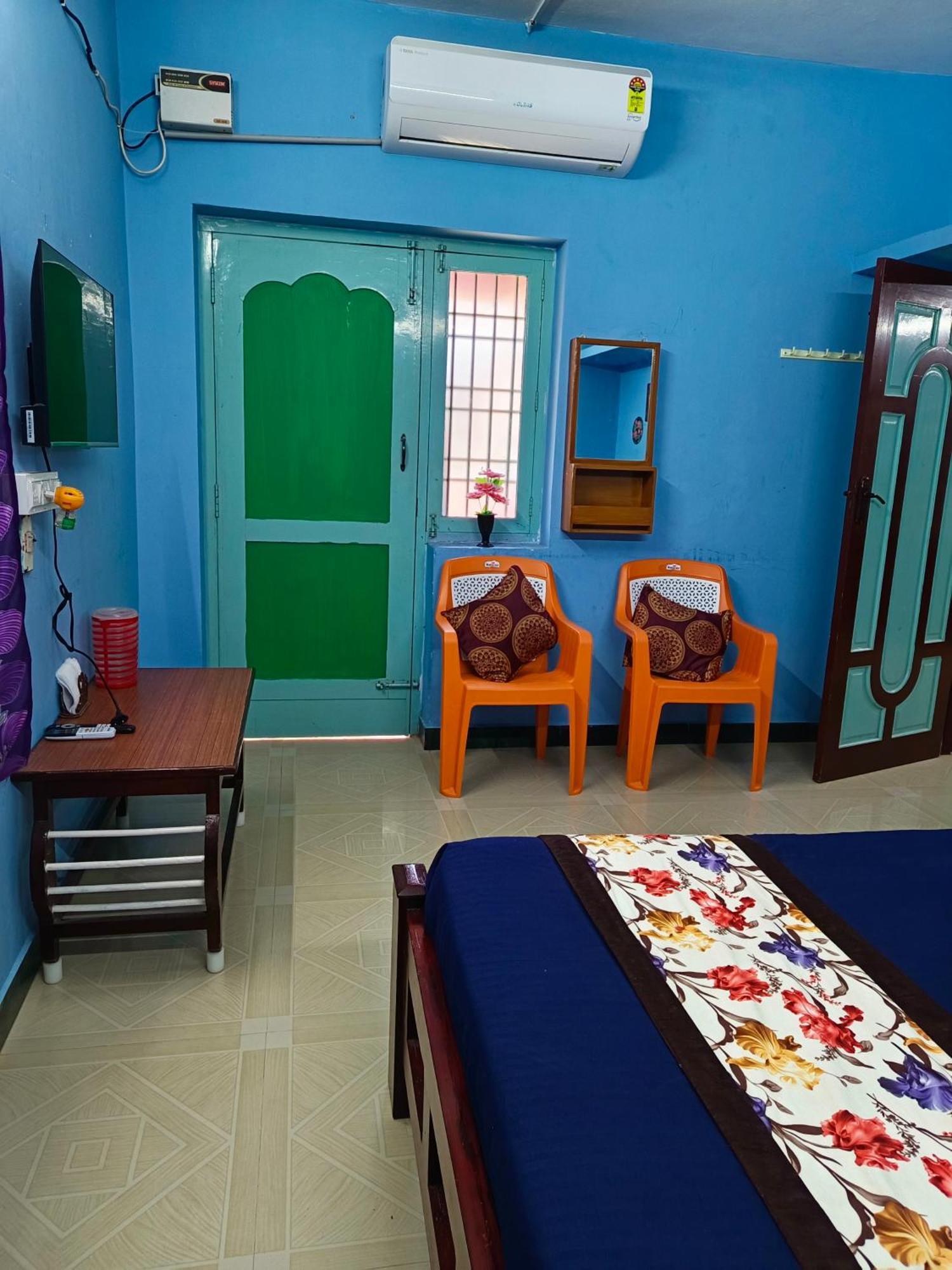 Blue Waves Homestay بونديتْشيري المظهر الخارجي الصورة