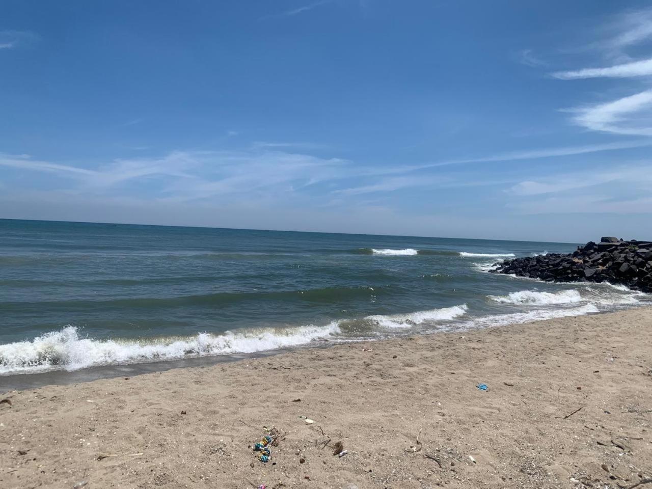 Blue Waves Homestay بونديتْشيري المظهر الخارجي الصورة