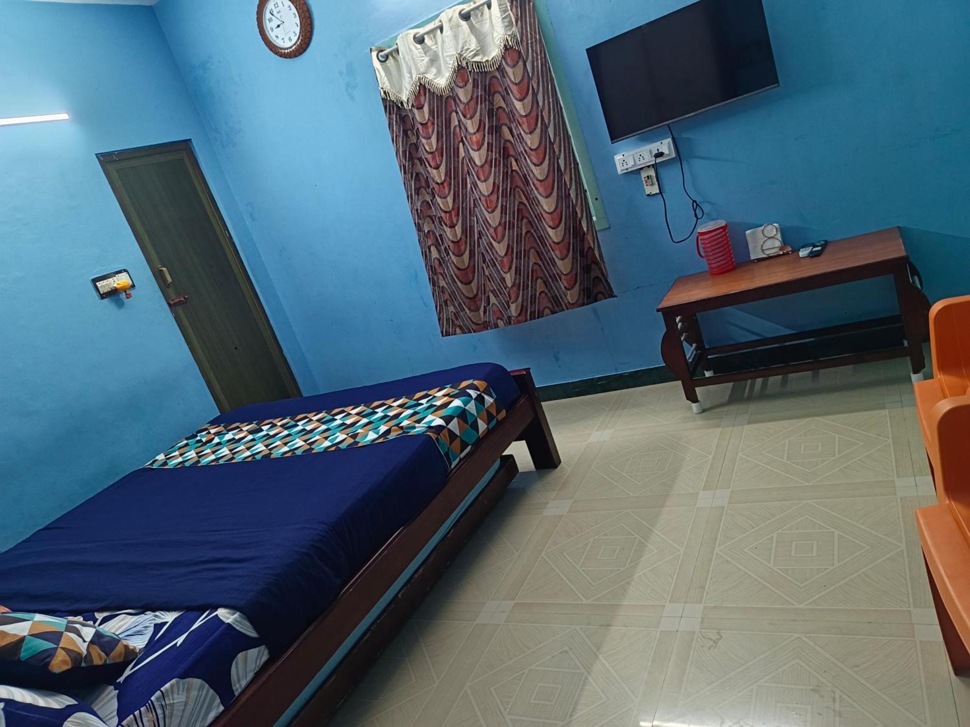 Blue Waves Homestay بونديتْشيري المظهر الخارجي الصورة